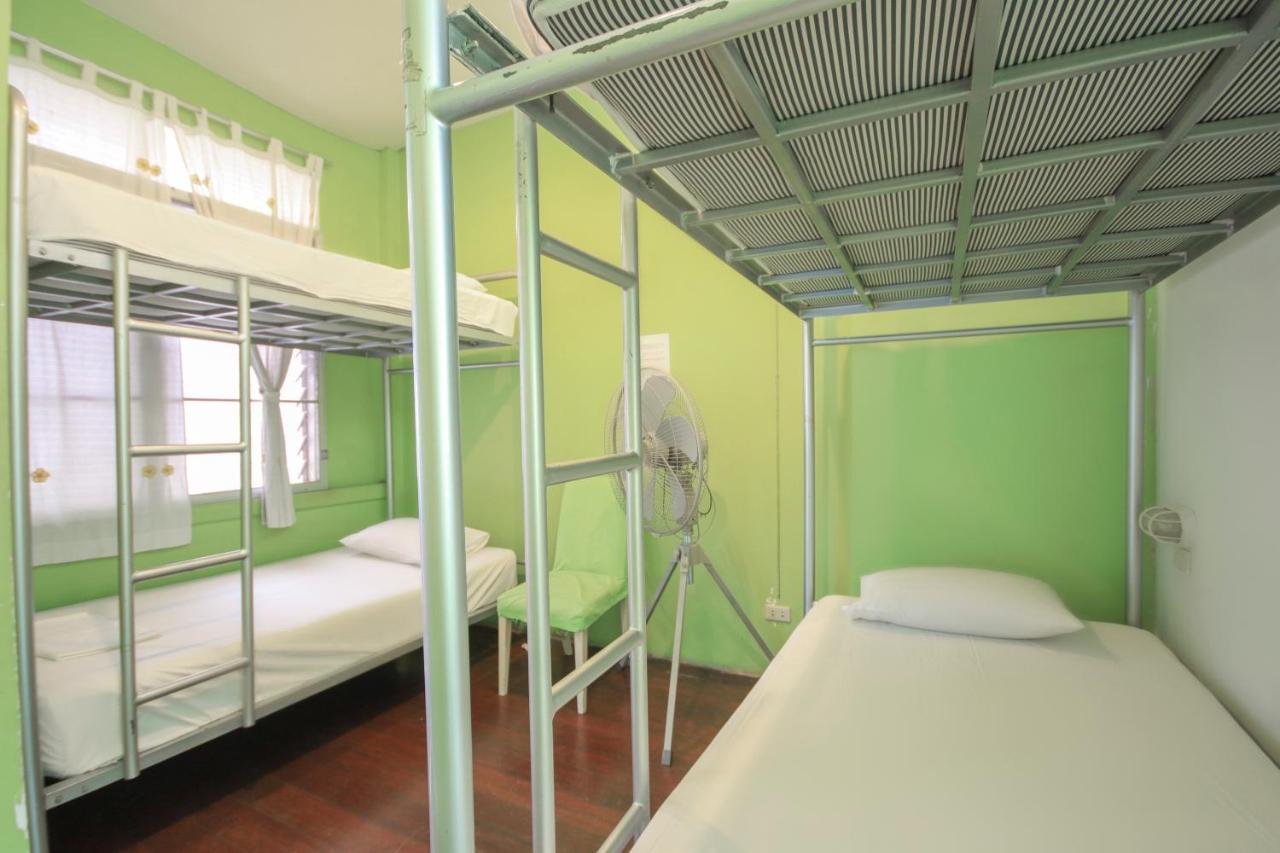OYO 1054 Phuket Backpacker Hostel Eksteriør bilde