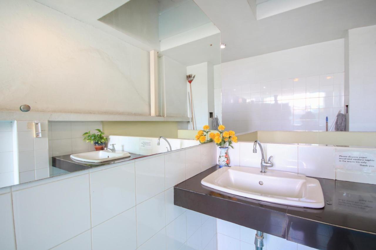 OYO 1054 Phuket Backpacker Hostel Rom bilde