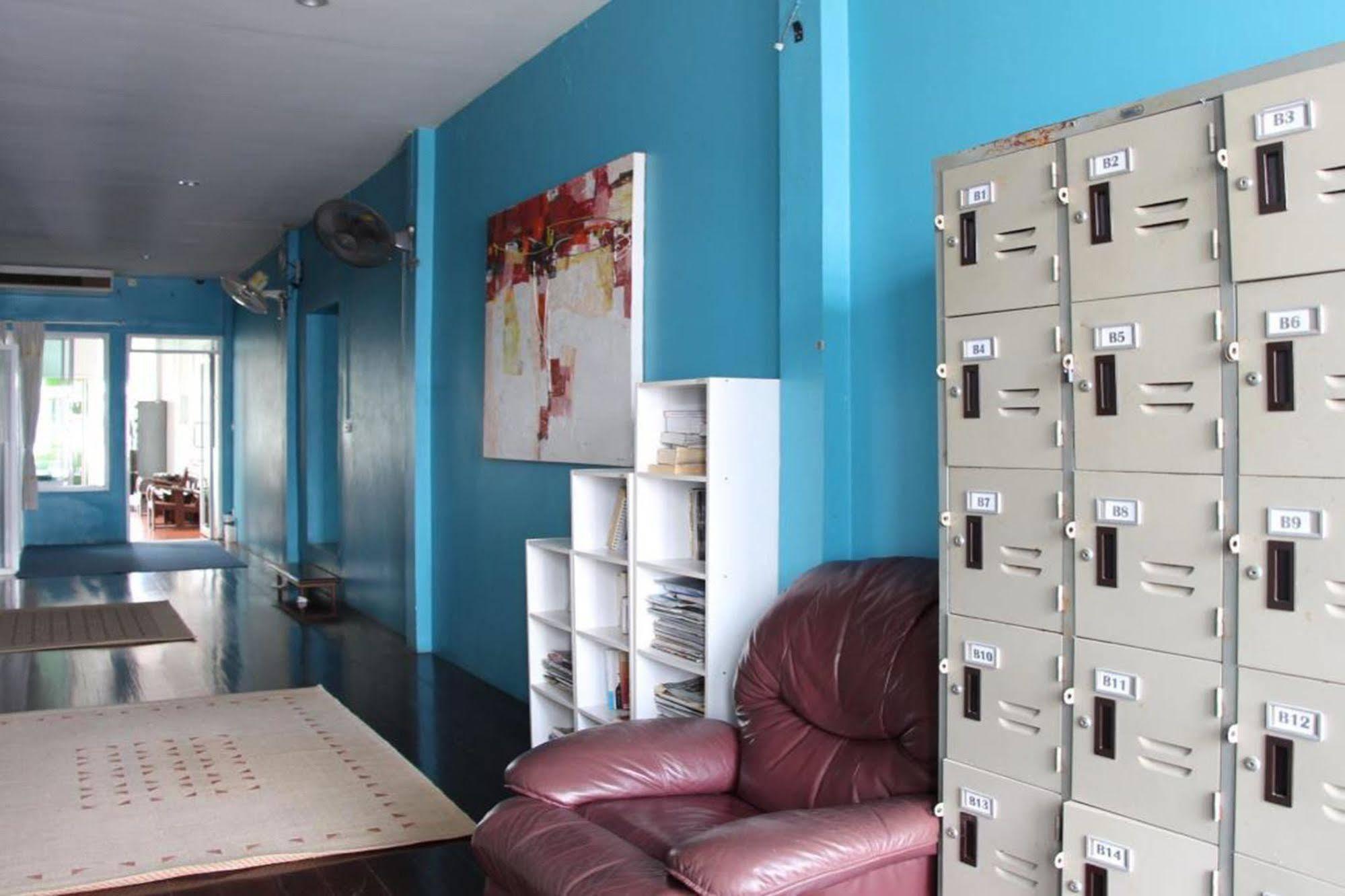 OYO 1054 Phuket Backpacker Hostel Eksteriør bilde