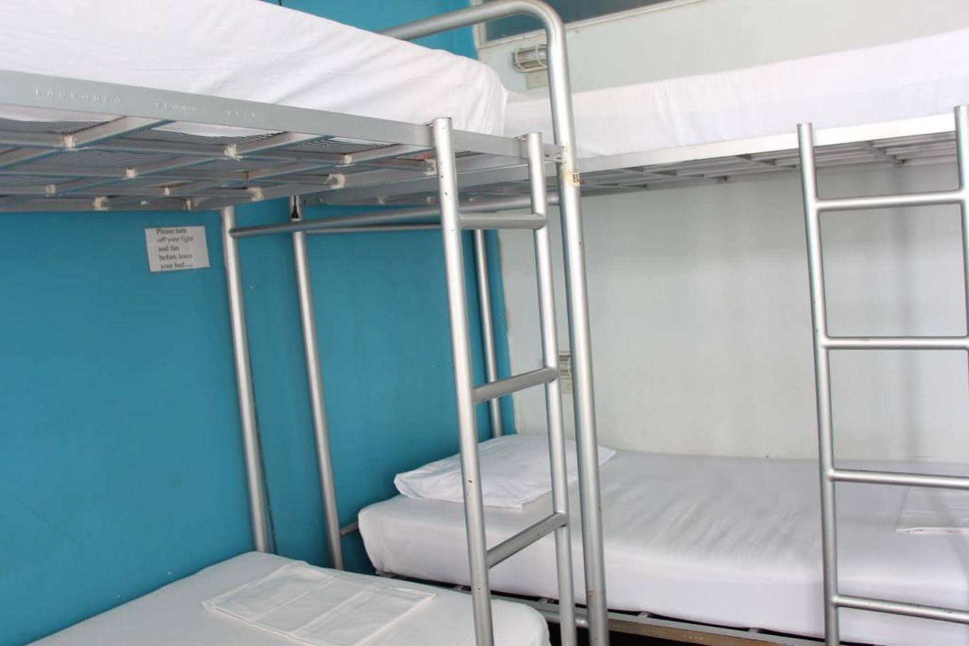 OYO 1054 Phuket Backpacker Hostel Eksteriør bilde