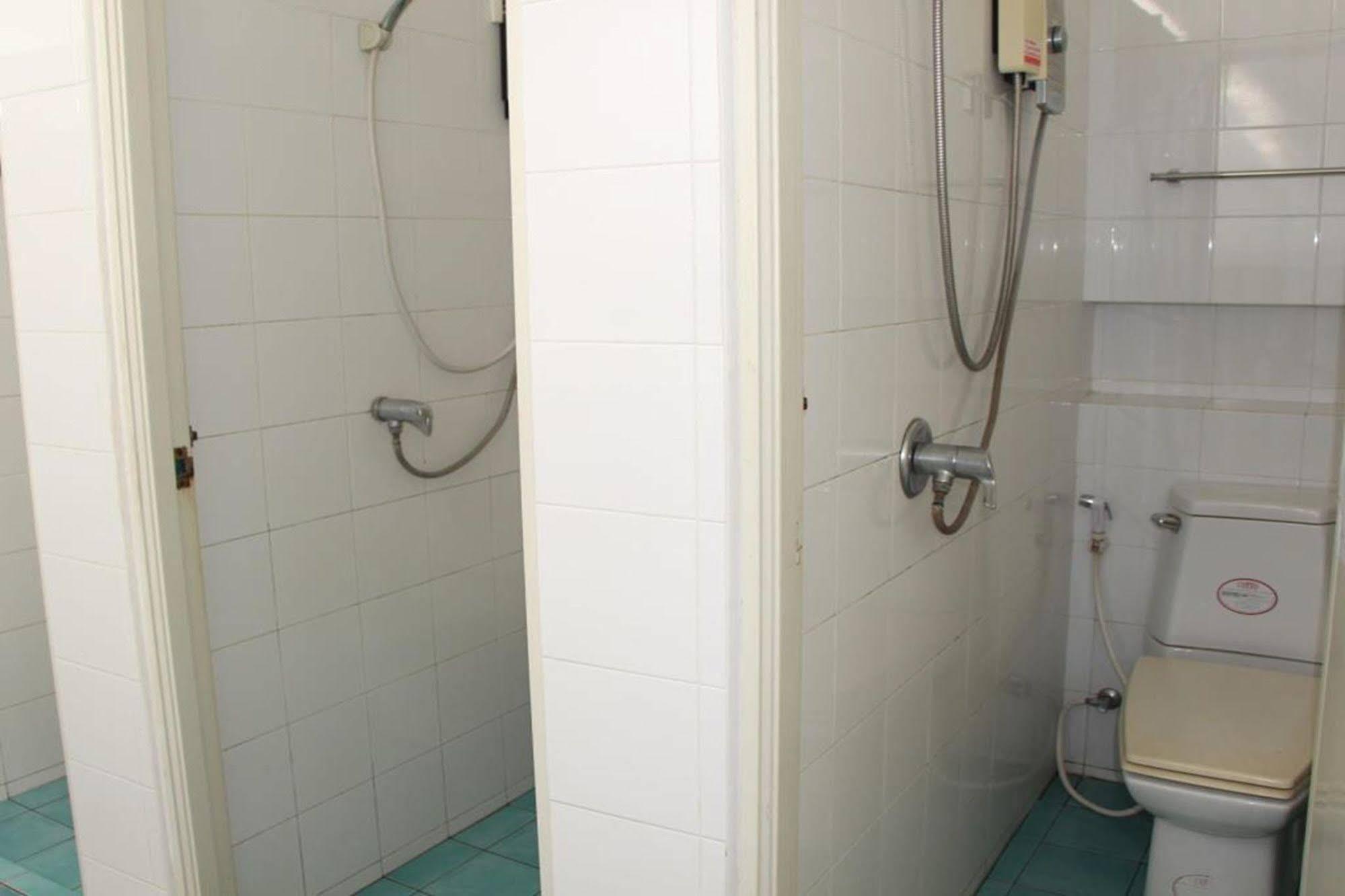 OYO 1054 Phuket Backpacker Hostel Eksteriør bilde