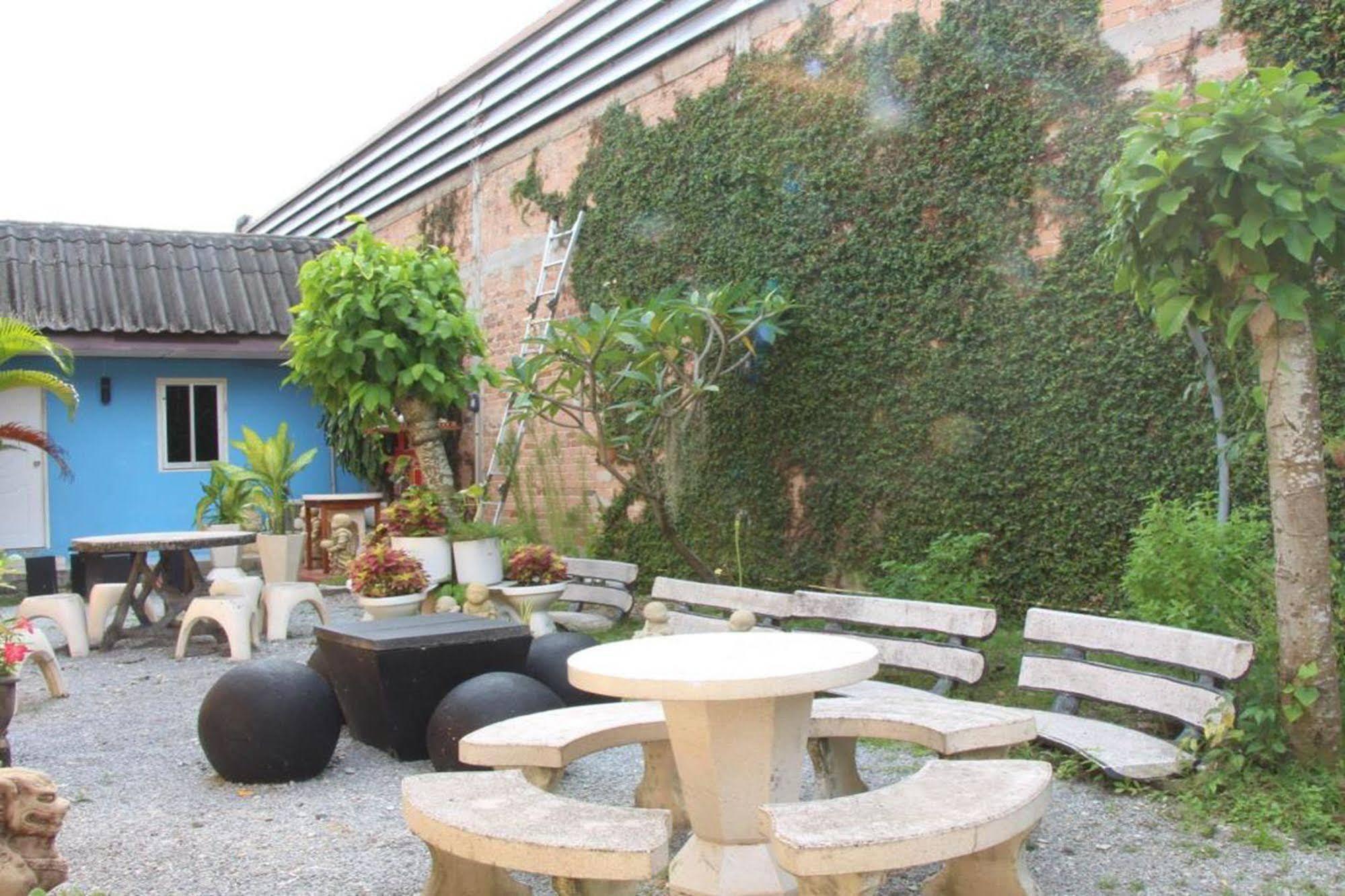 OYO 1054 Phuket Backpacker Hostel Eksteriør bilde