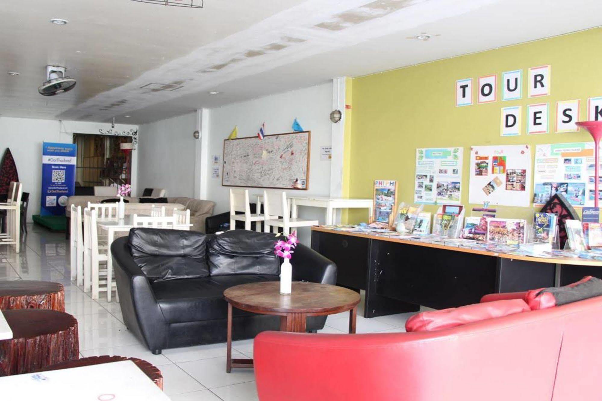 OYO 1054 Phuket Backpacker Hostel Eksteriør bilde