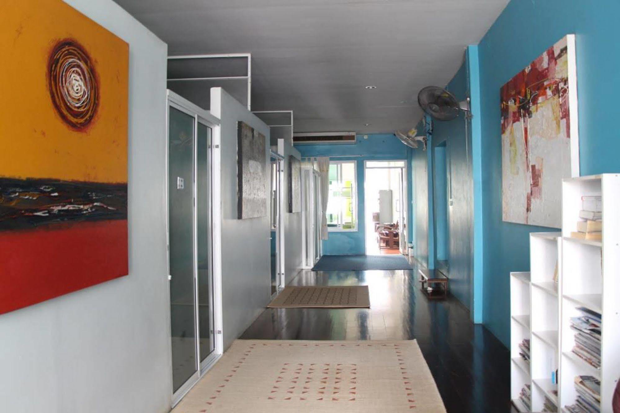 OYO 1054 Phuket Backpacker Hostel Eksteriør bilde