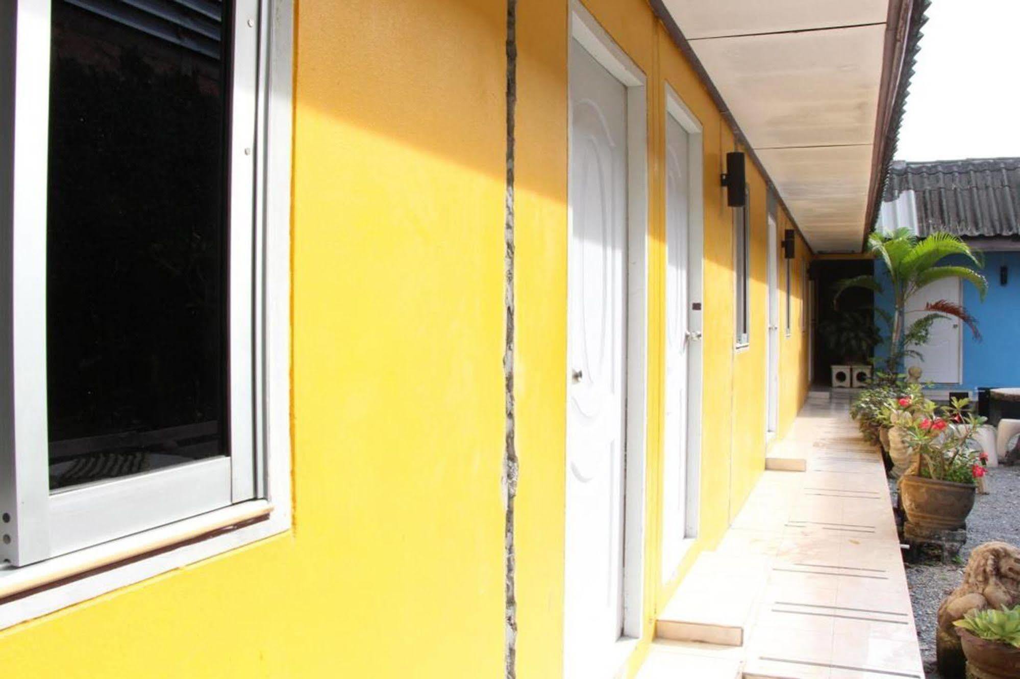 OYO 1054 Phuket Backpacker Hostel Eksteriør bilde