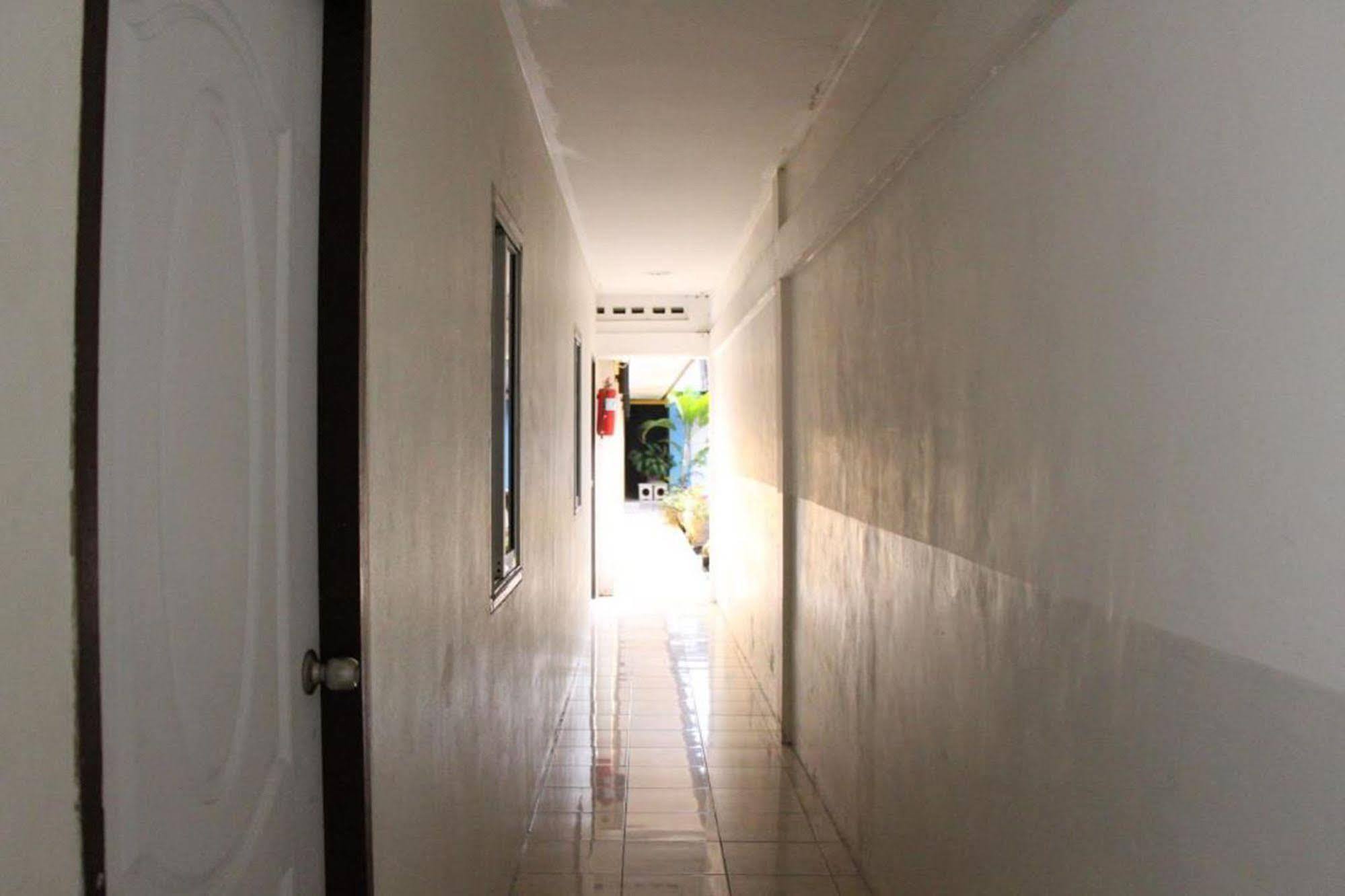 OYO 1054 Phuket Backpacker Hostel Eksteriør bilde